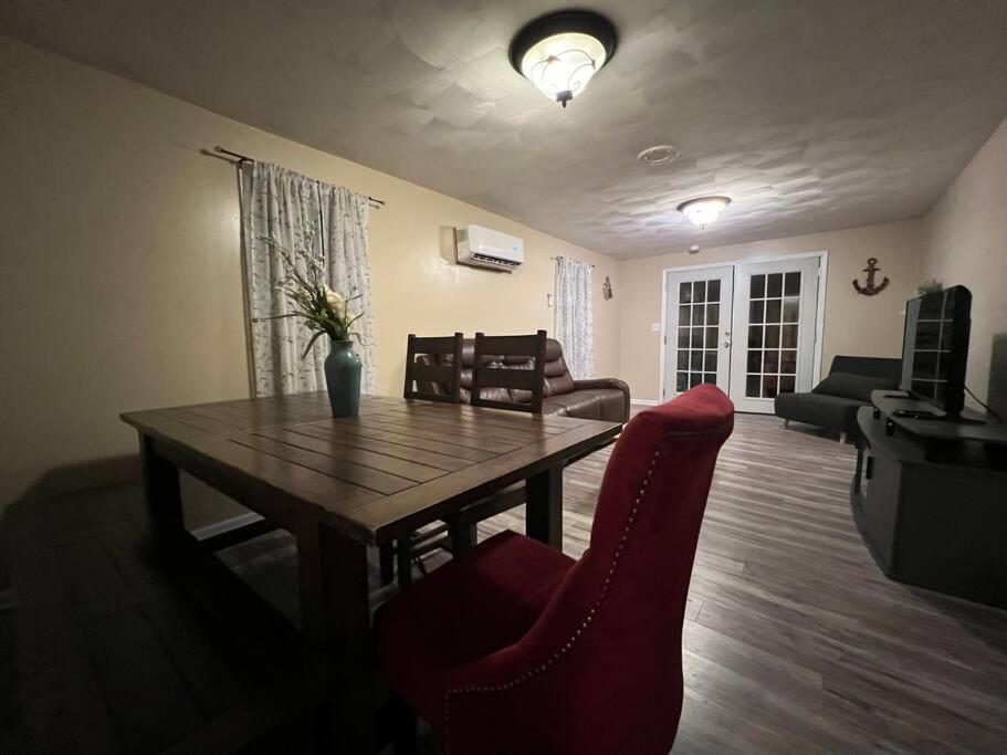 Cottage Near Cedar Point And Downtown Сандъски Екстериор снимка