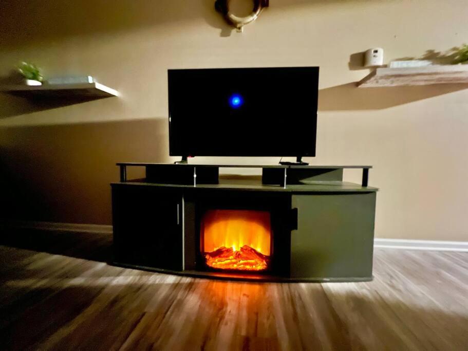 Cottage Near Cedar Point And Downtown Сандъски Екстериор снимка